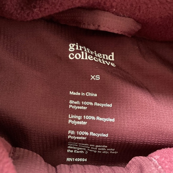 Girlfriend Collective Wine Cropped Recycled Puffer Jacket Minimalist Edgy sz XS - Picture 11 of 13